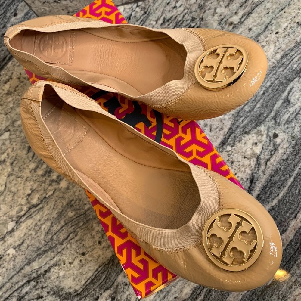 Tory Burch Caroline Patent Leather Ballet Logo Medallion Flat 9.5 Nude Beige - Picture 8 of 9